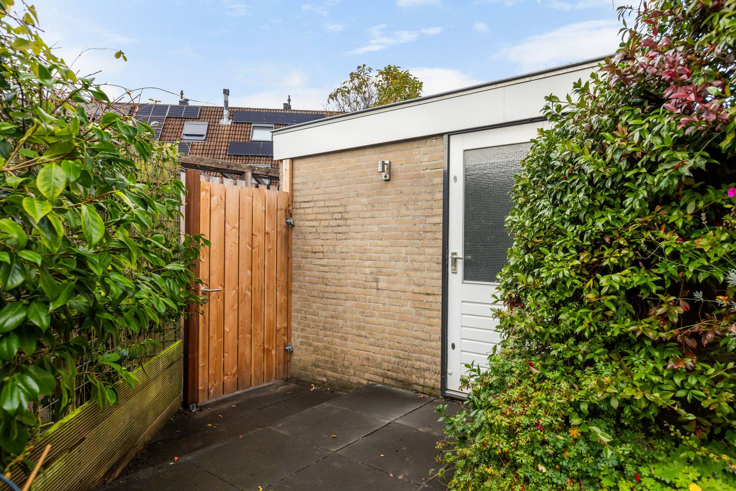 Spacious Corner Home with Garage in De Horden — 33