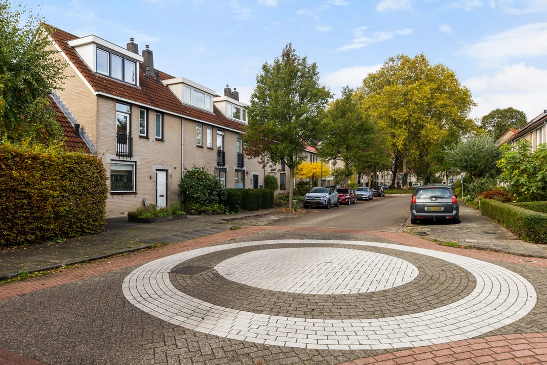 Spacious Corner Home with Garage in De Horden — 55