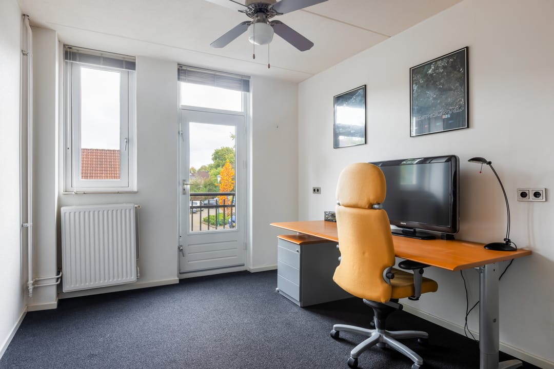 Spacious Corner Home with Garage in De Horden — 25
