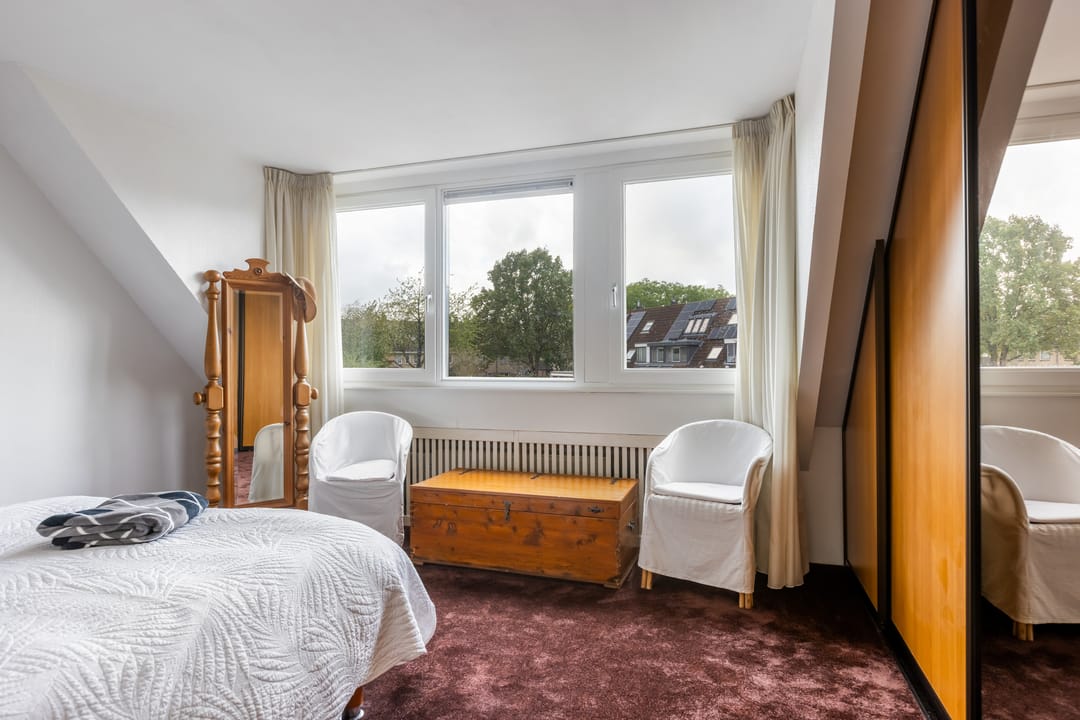 Spacious Corner Home with Garage in De Horden — 38