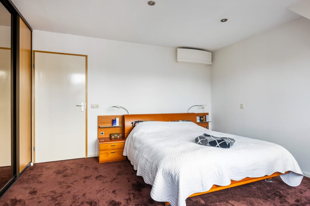 Spacious Corner Home with Garage in De Horden — 39