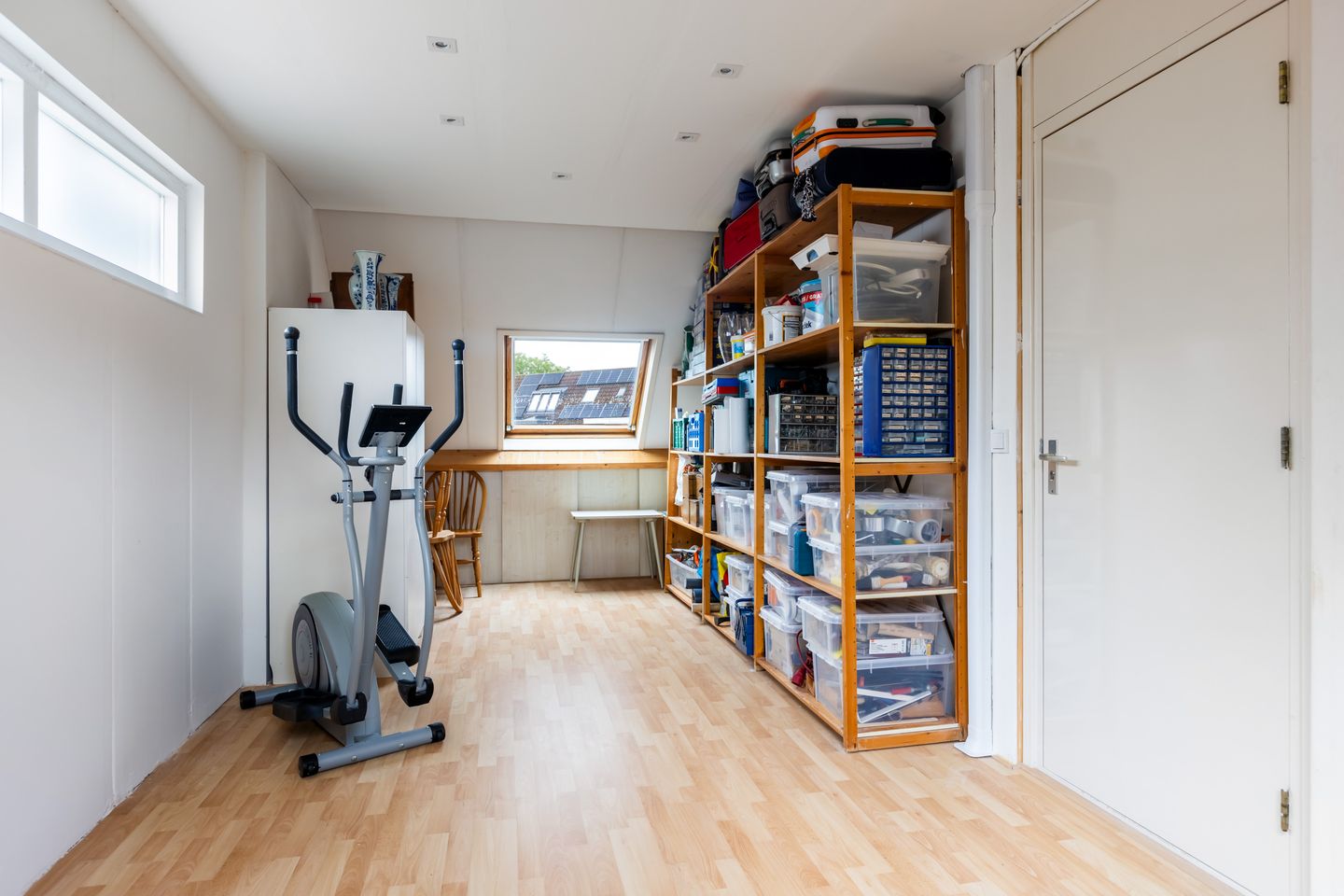Spacious Corner Home with Garage in De Horden — 41