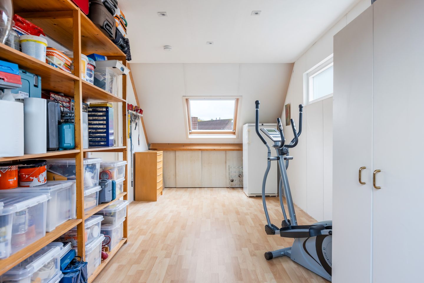 Spacious Corner Home with Garage in De Horden — 42