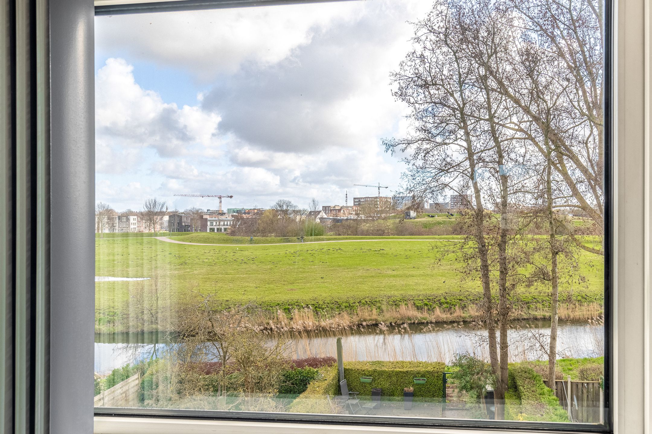 Spacious terraced house with garage and panoramic view of the Geniedijk — 26