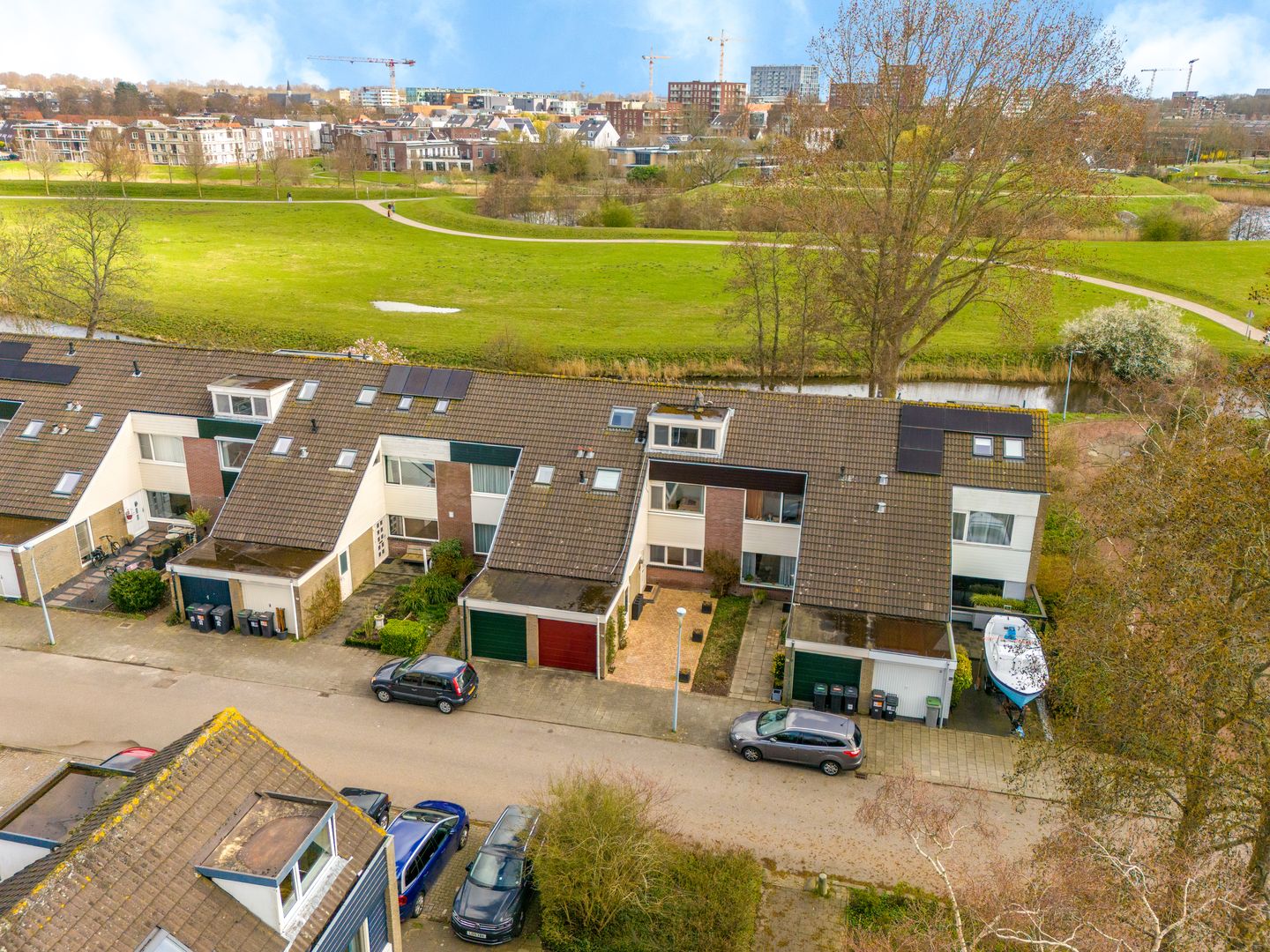 Spacious terraced house with garage and panoramic view of the Geniedijk — 43