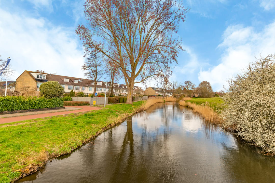 Spacious terraced house with garage and panoramic view of the Geniedijk — 46