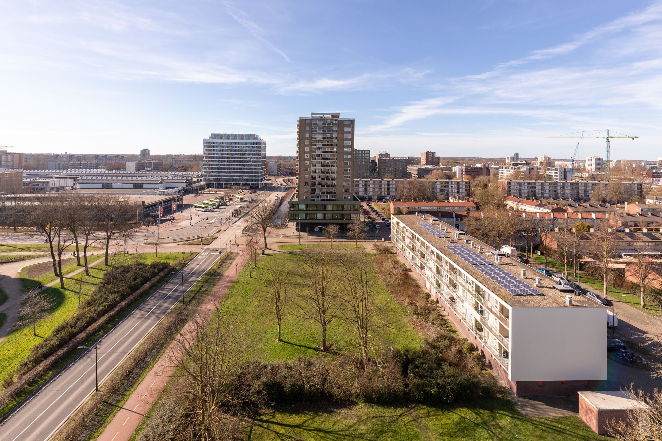 Spacious corner apartment with panoramic views on the 10th floor — 14