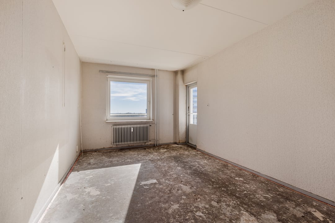 Spacious corner apartment with panoramic views on the 10th floor — 18