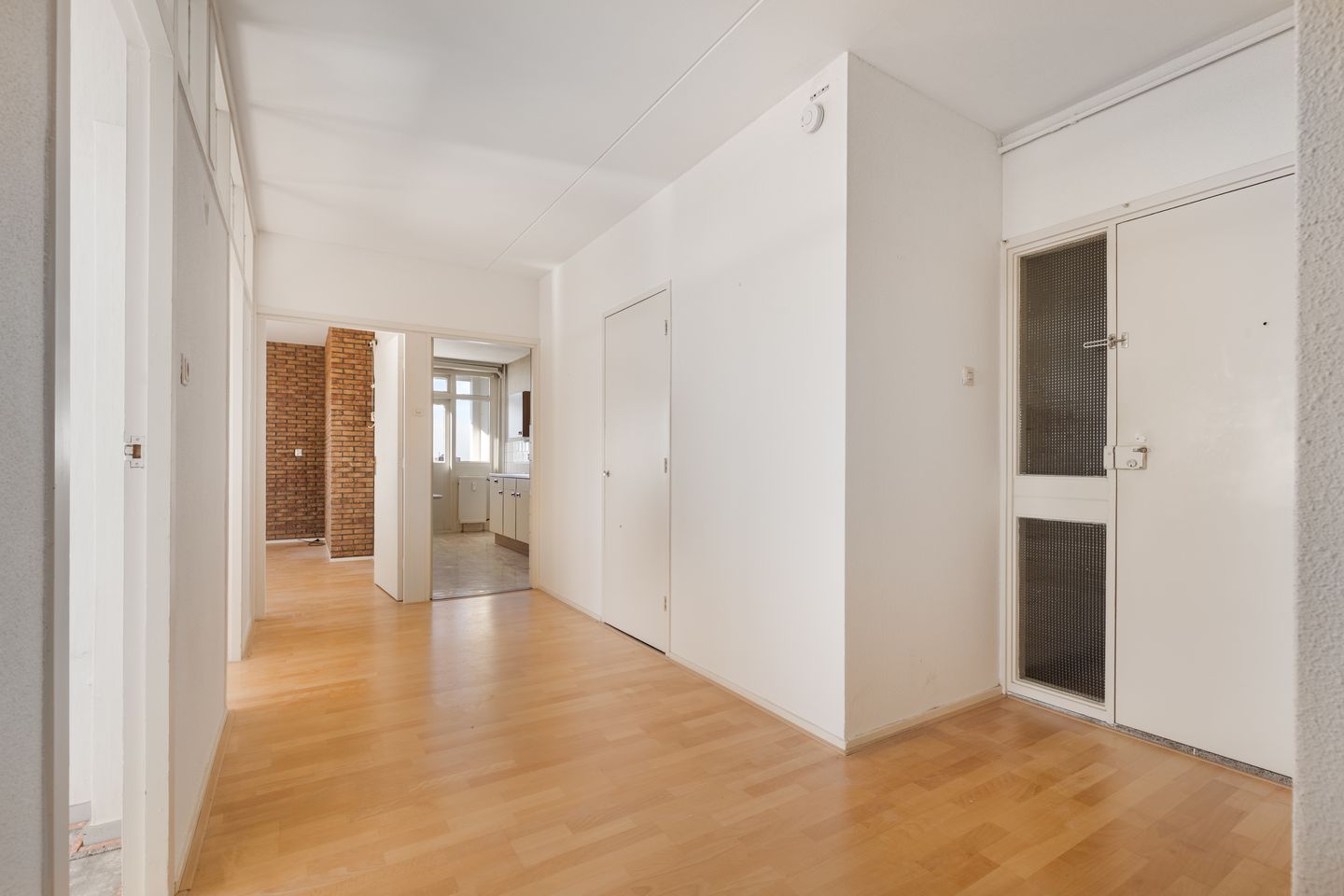 Spacious corner apartment with panoramic views on the 10th floor — 15