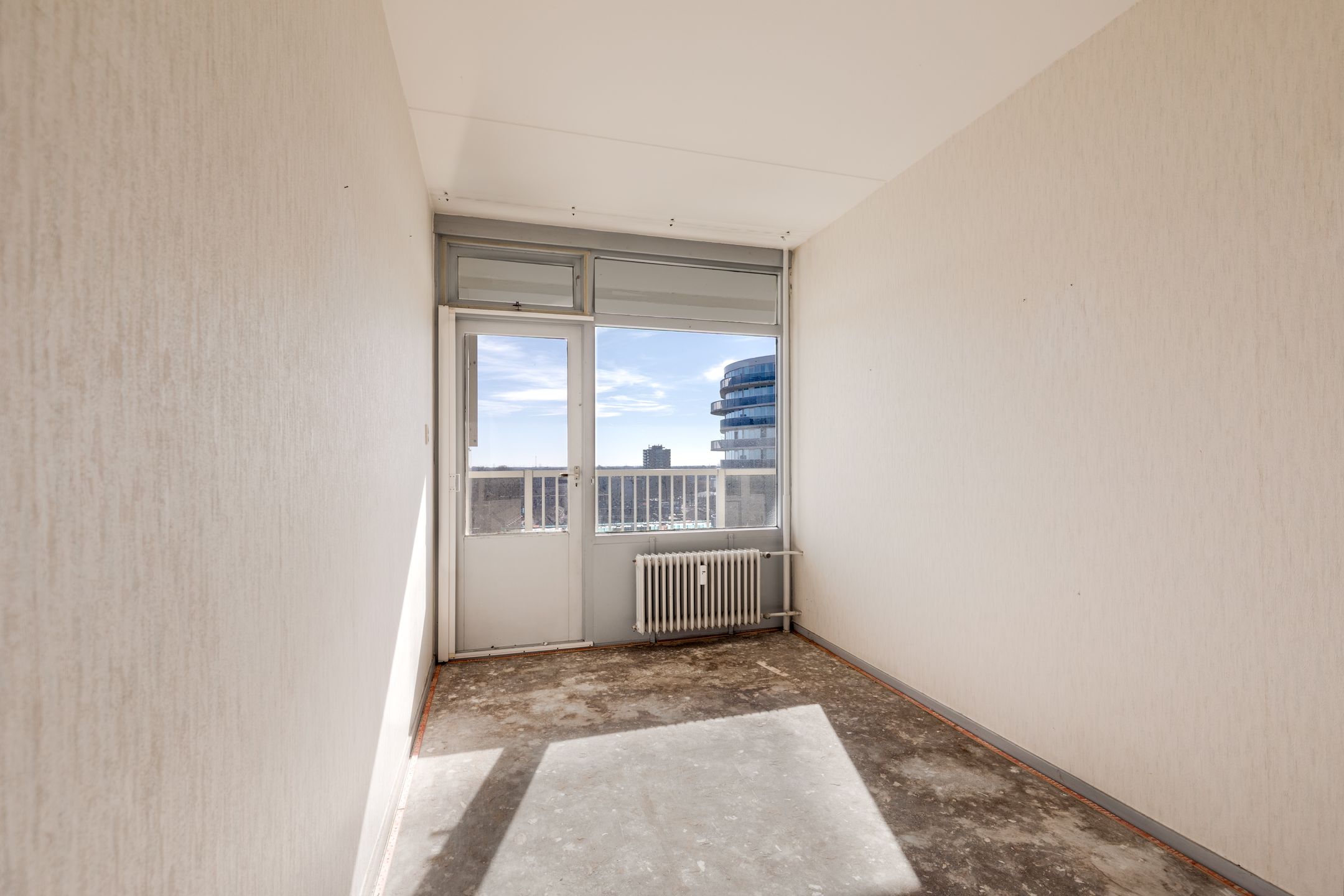 Spacious corner apartment with panoramic views on the 10th floor — 20