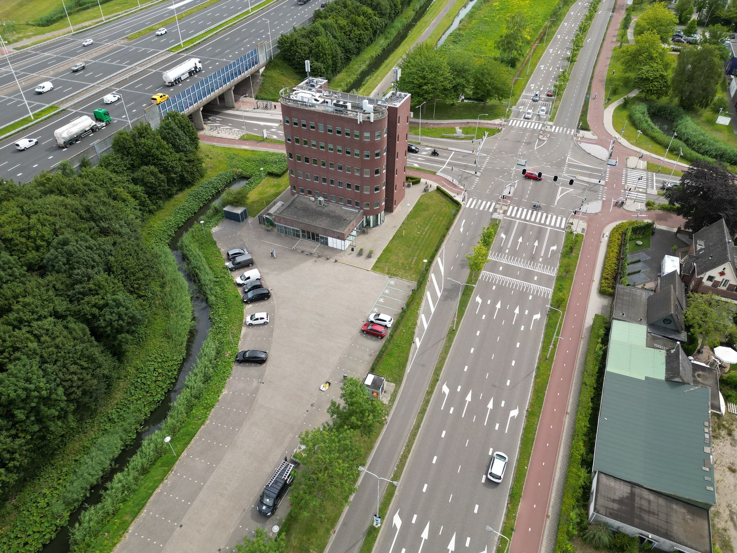 Bekijk foto 3 van Henry Dunantlaan 1