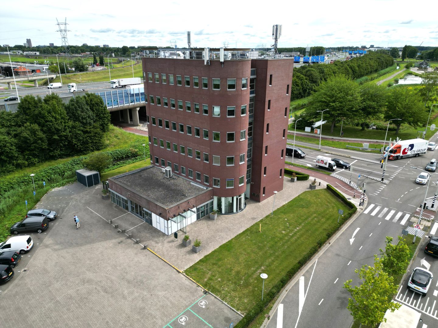 Bekijk foto 4 van Henry Dunantlaan 1