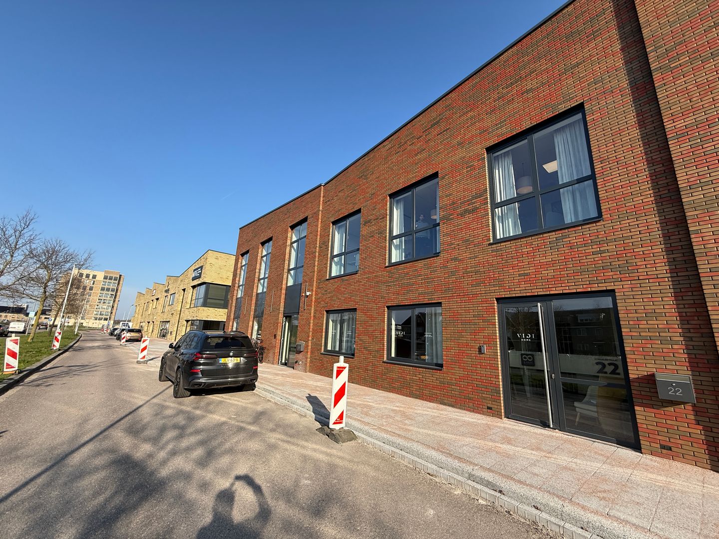 View photo 2 of Van der Waalsstraat 22