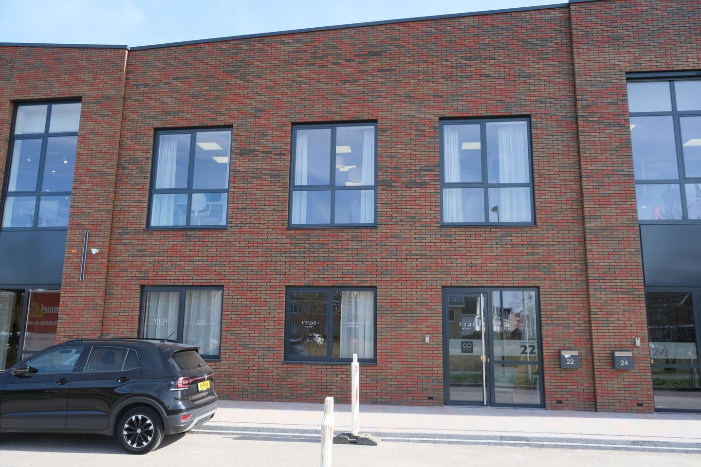 View photo 1 of Van der Waalsstraat 22