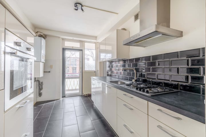 Foto 2 van Staringstraat 4