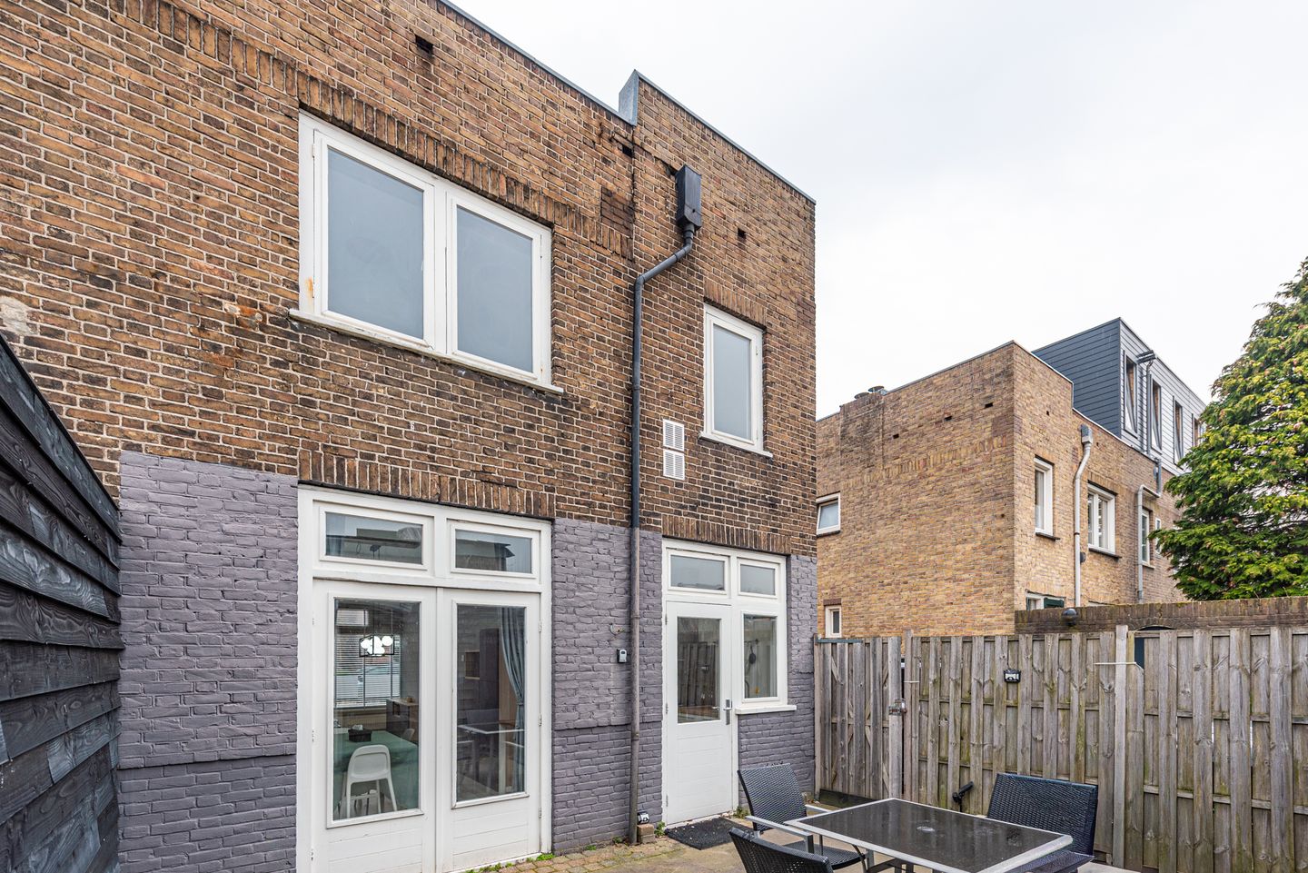 Spacious Family Home with Large Outbuilding and Sunny South-Facing Garden in Hilversum — 14