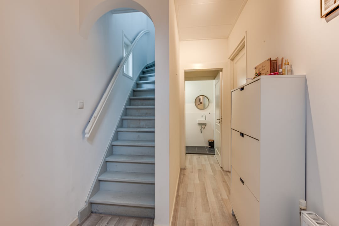 Spacious Family Home with Large Outbuilding and Sunny South-Facing Garden in Hilversum — 16