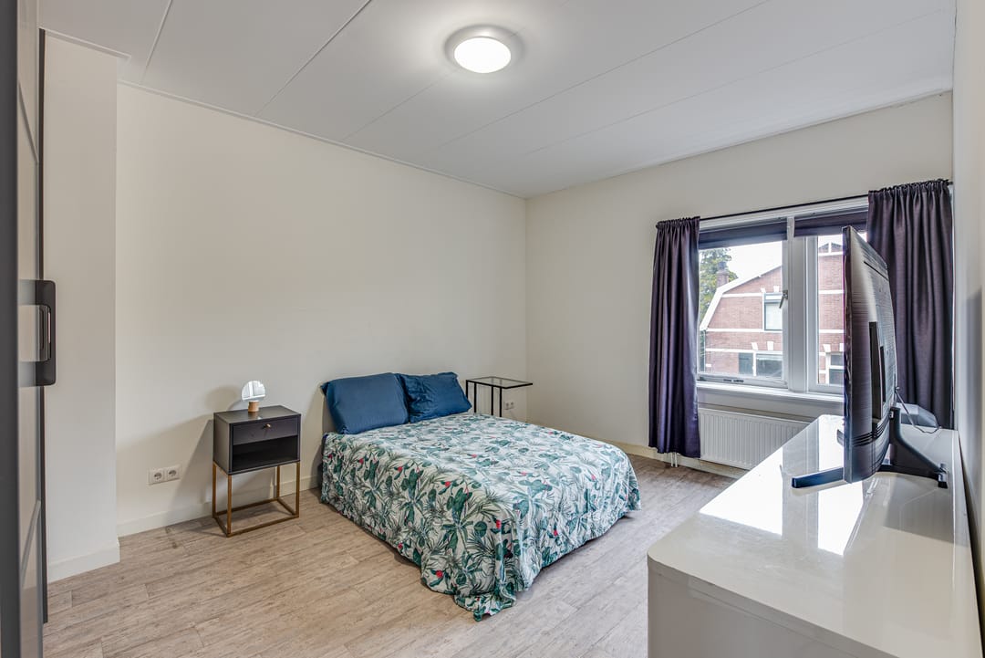 Spacious Family Home with Large Outbuilding and Sunny South-Facing Garden in Hilversum — 17