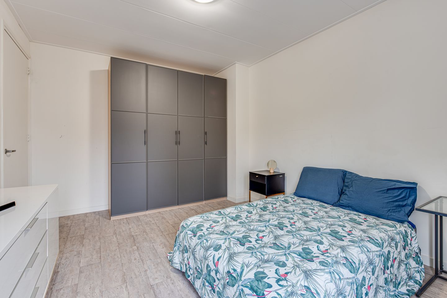 Spacious Family Home with Large Outbuilding and Sunny South-Facing Garden in Hilversum — 19