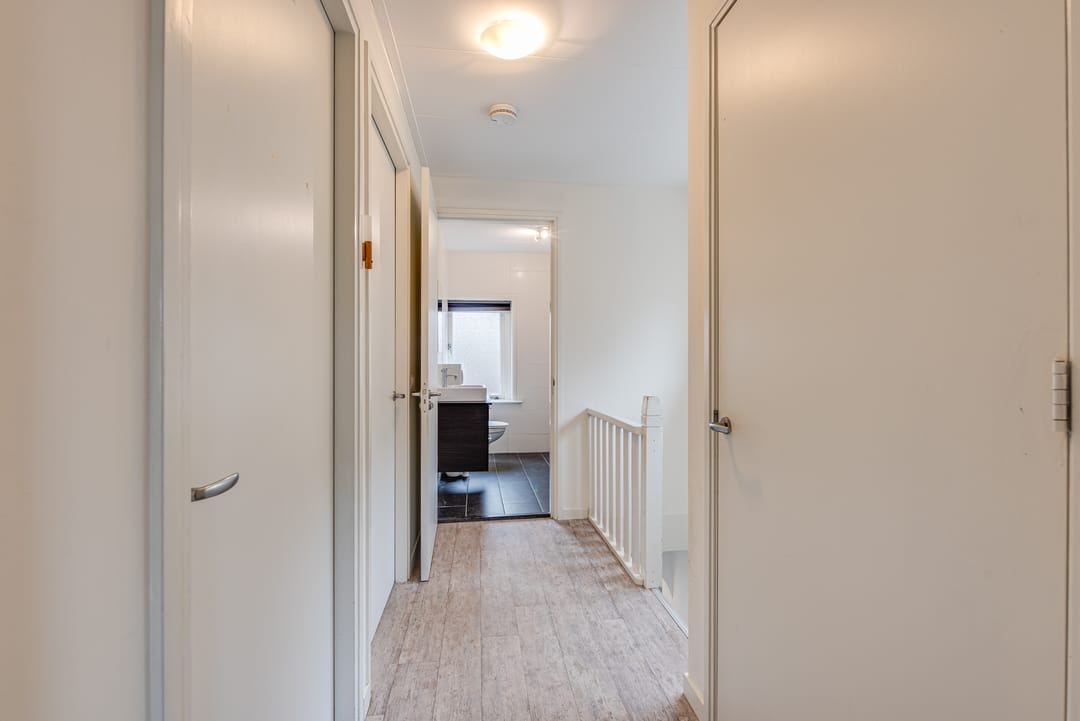 Spacious Family Home with Large Outbuilding and Sunny South-Facing Garden in Hilversum — 23
