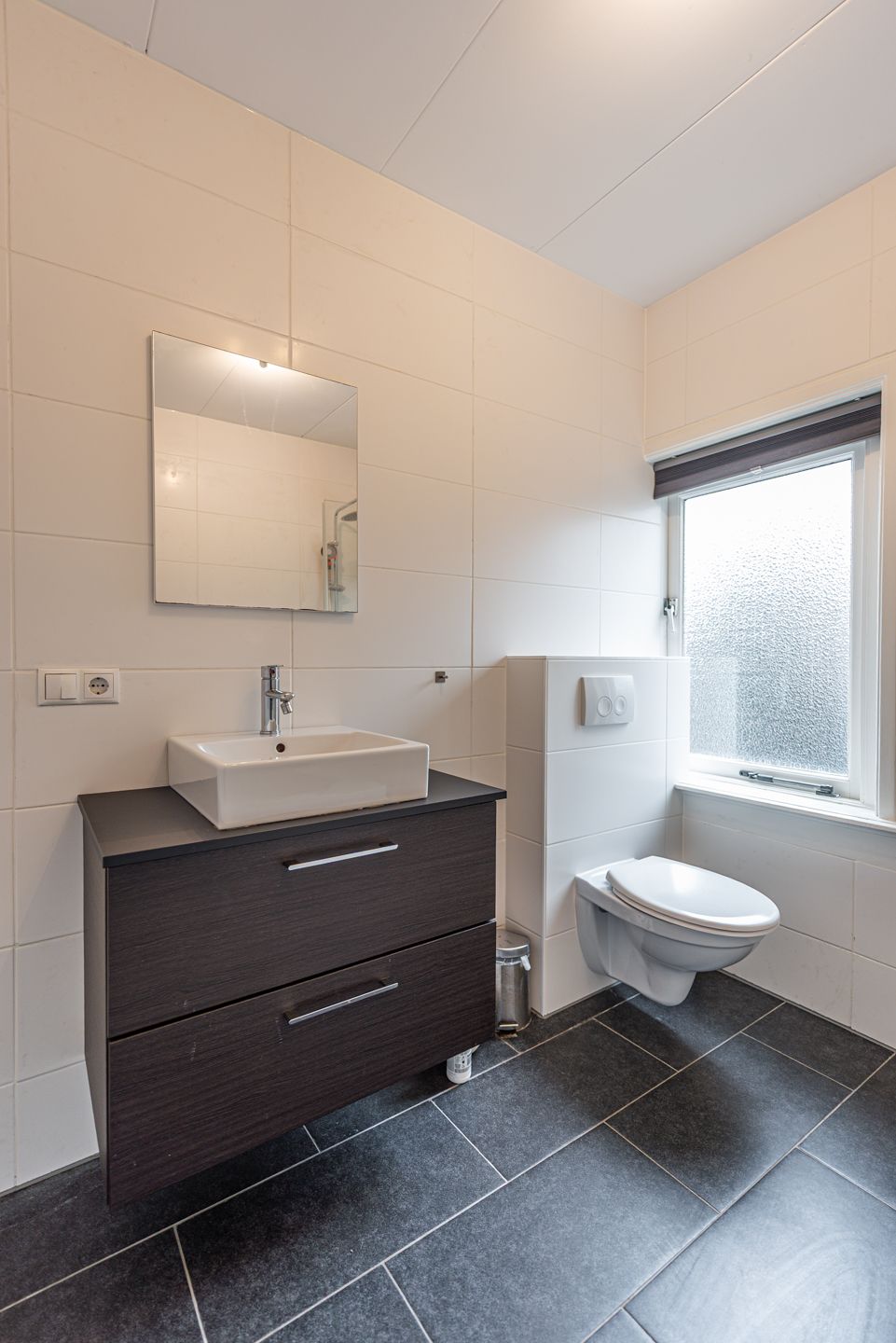 Spacious Family Home with Large Outbuilding and Sunny South-Facing Garden in Hilversum — 26