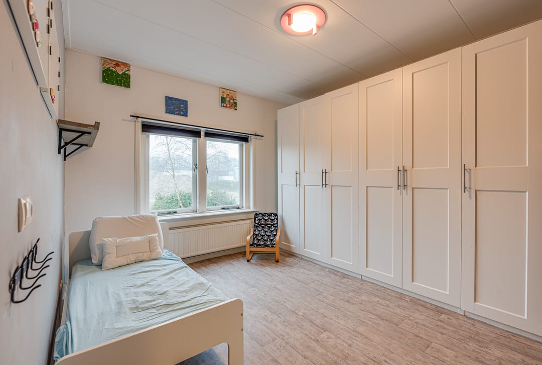 Spacious Family Home with Large Outbuilding and Sunny South-Facing Garden in Hilversum — 27