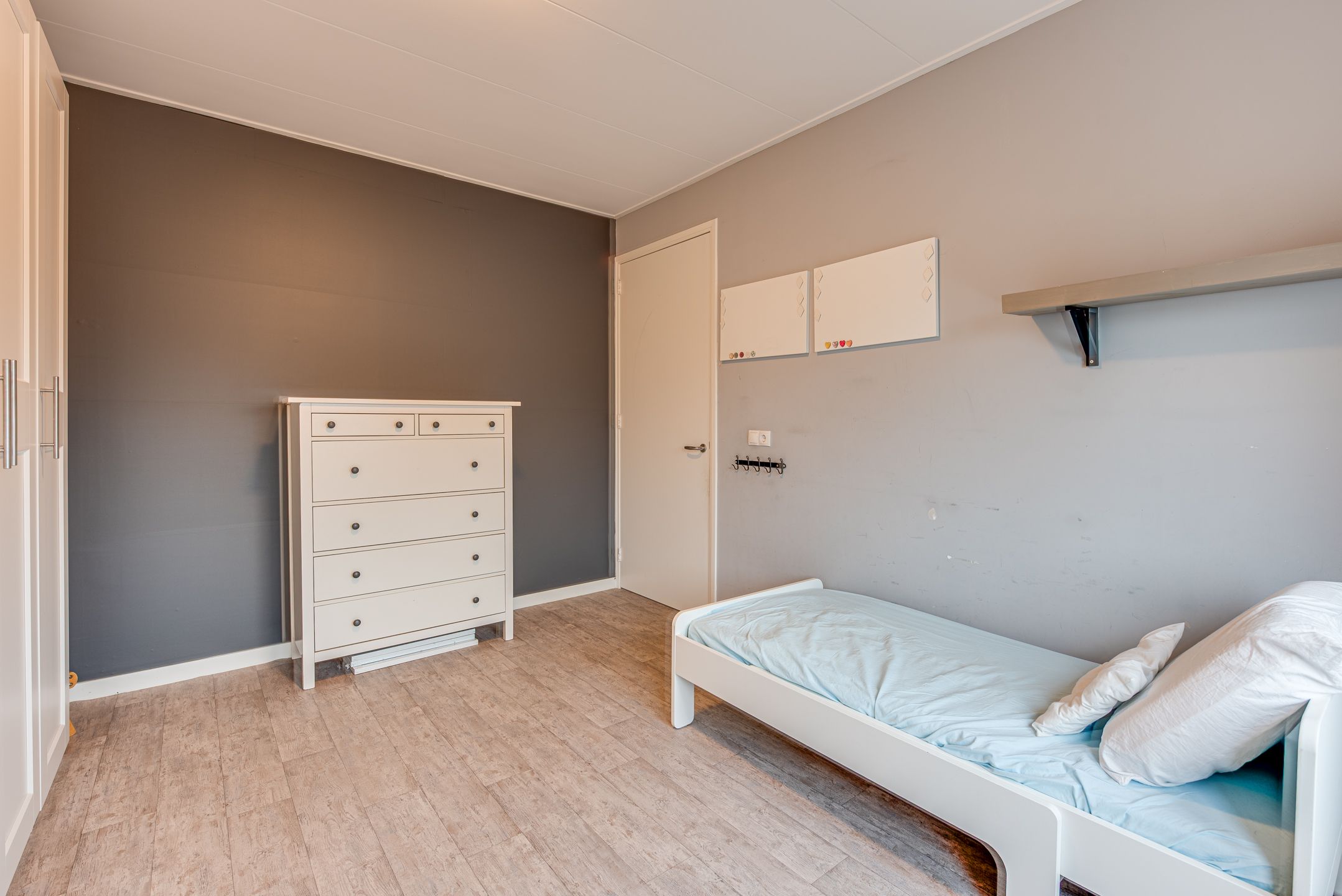 Spacious Family Home with Large Outbuilding and Sunny South-Facing Garden in Hilversum — 29