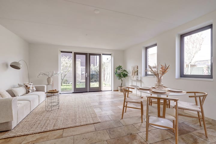 Photo 2 of Queeckhovenplein 35