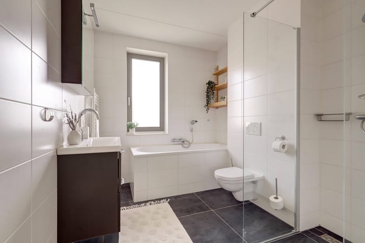 Photo 4 of Queeckhovenplein 35