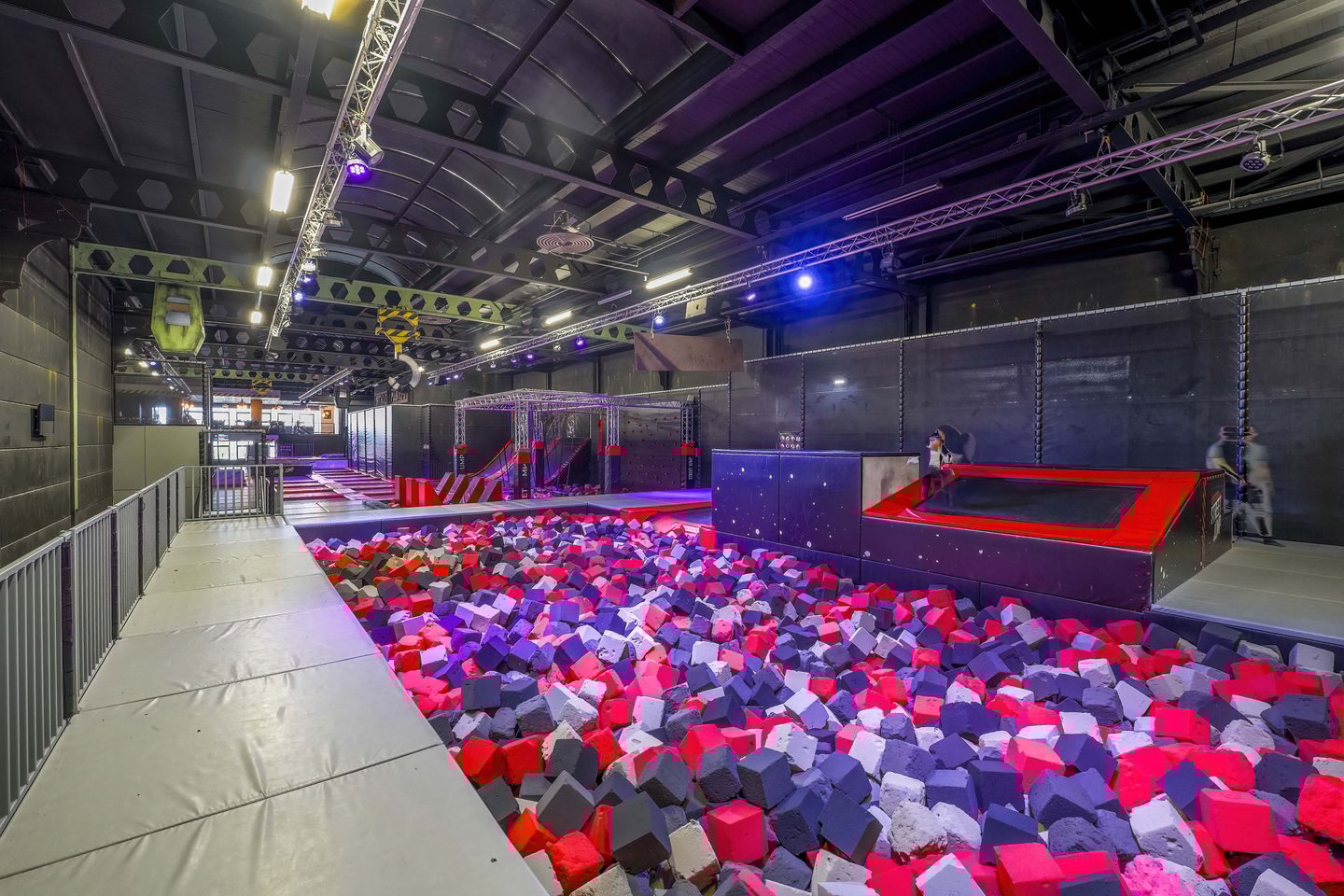 Bekijk foto 3 van Veerpolder 12