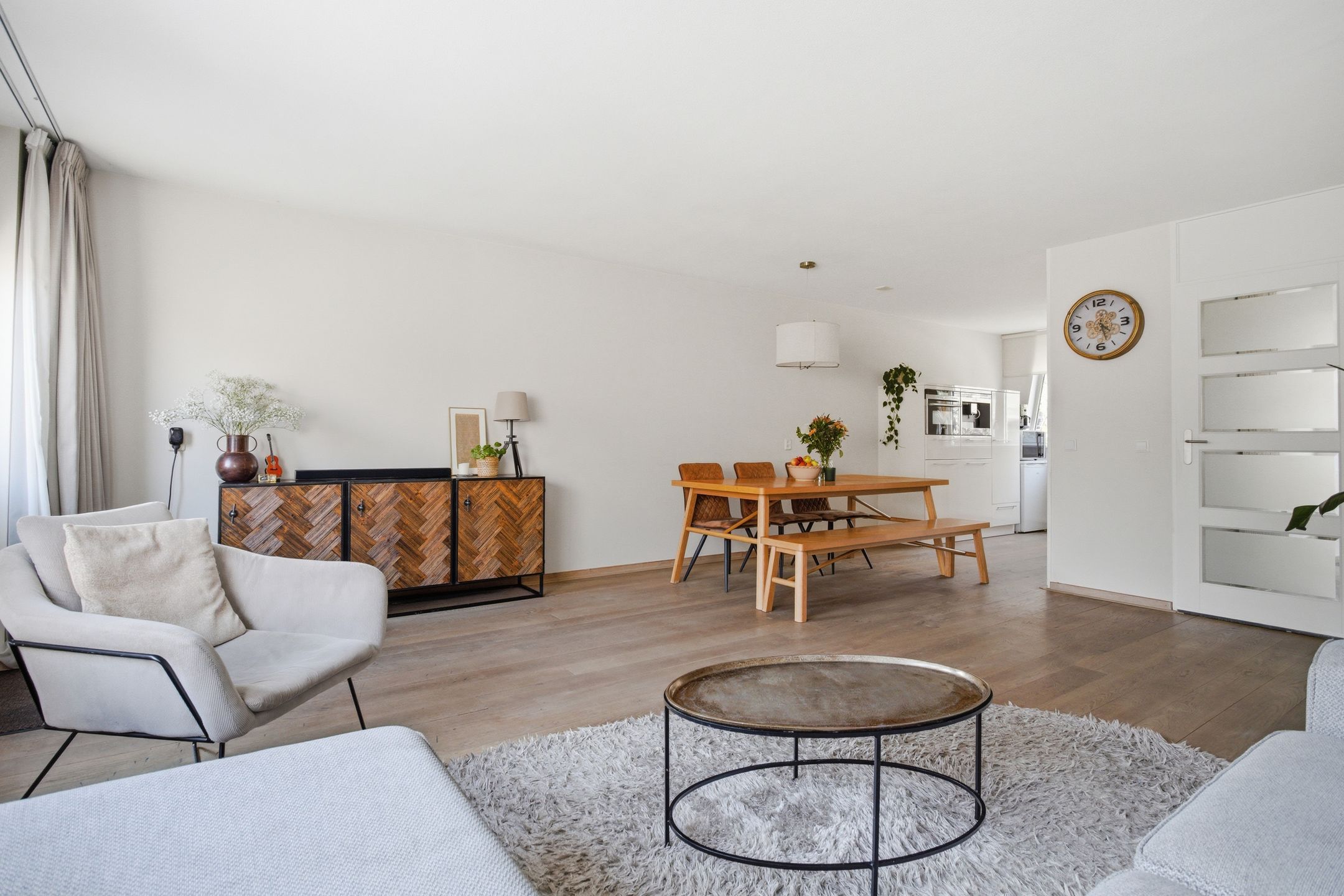 Spacious Corner Home with Four Bedrooms and South-Facing Garden — 12