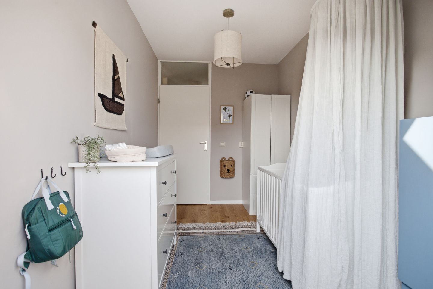 Spacious Corner Home with Four Bedrooms and South-Facing Garden — 16