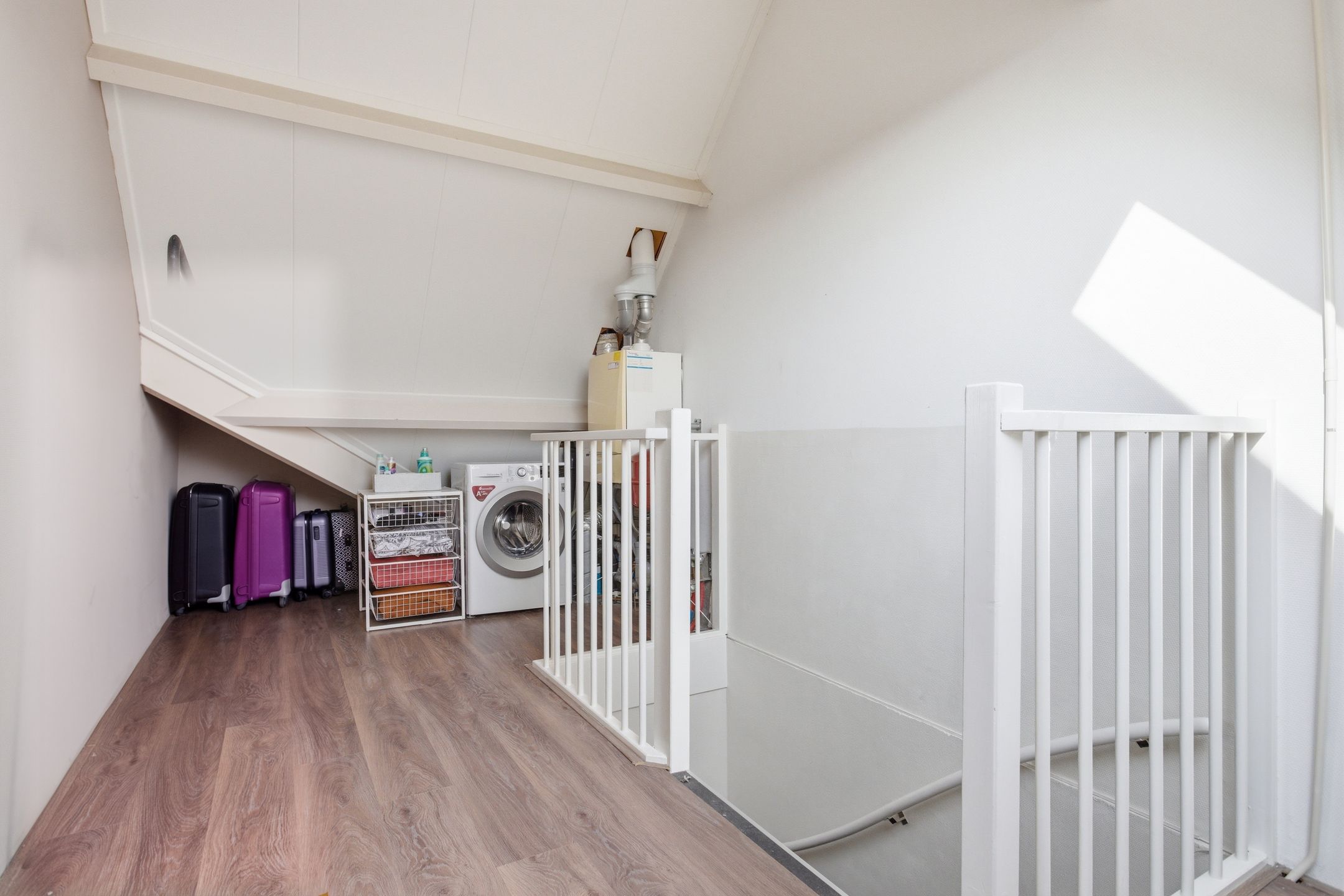 Spacious Corner Home with Four Bedrooms and South-Facing Garden — 23