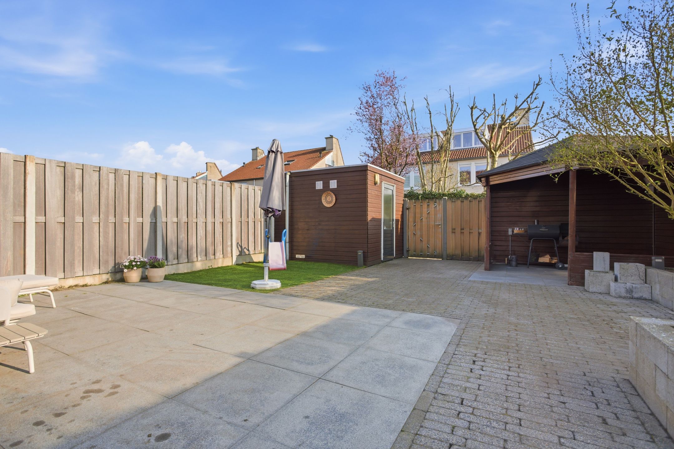 Spacious Corner Home with Four Bedrooms and South-Facing Garden — 29