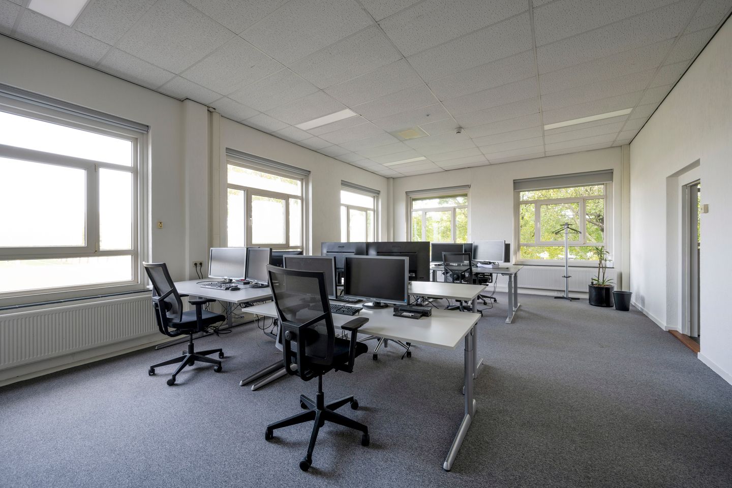 Bekijk foto 2 van Van der Madeweg 9