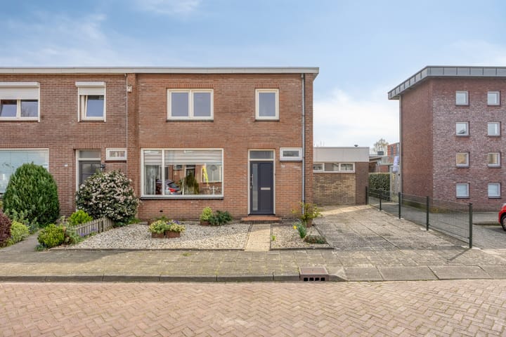 Photo 4 of Irenestraat 15