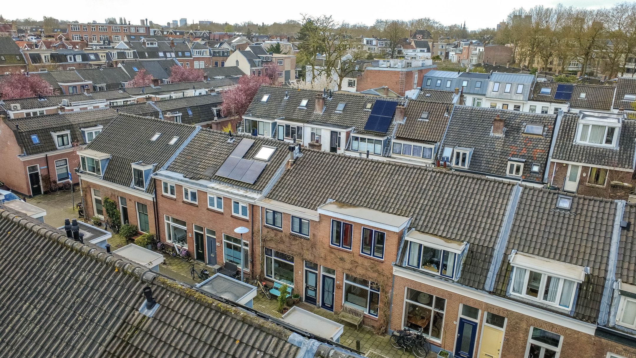 Well-maintained terraced house in popular Oudwijk district of Utrecht — 18