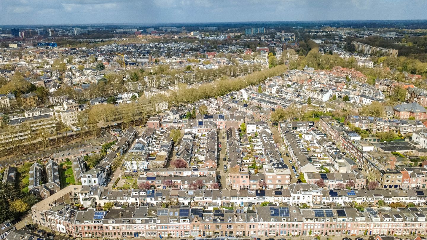 Well-maintained terraced house in popular Oudwijk district of Utrecht — 22