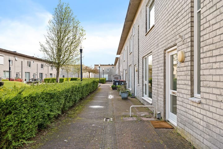 Photo 3 of Bernard Zweershof 9