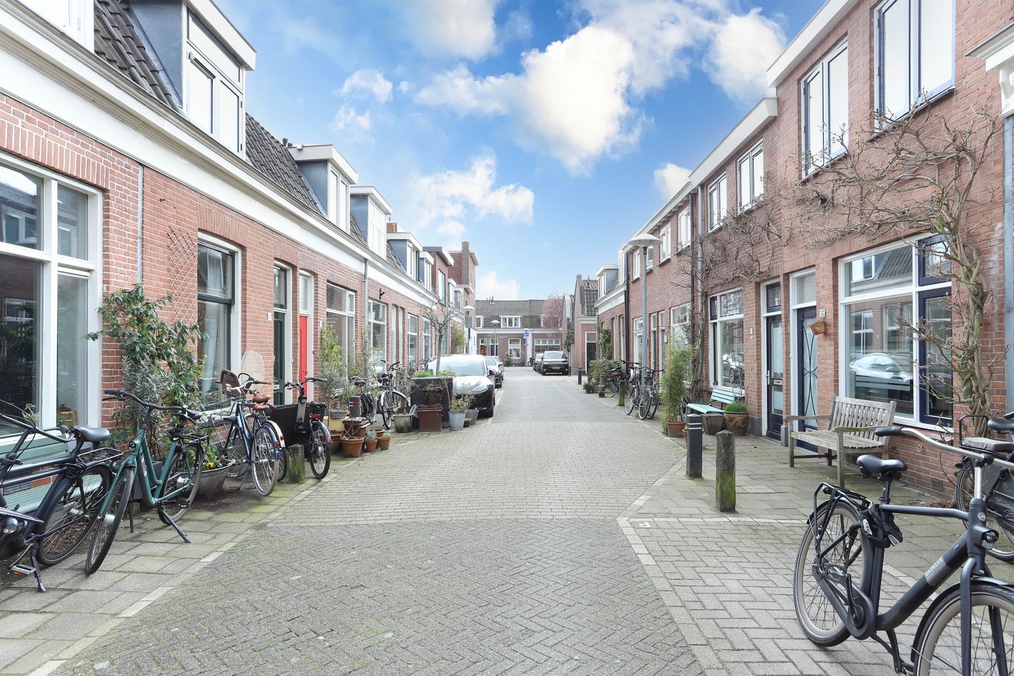 Well-maintained terraced house in popular Oudwijk district of Utrecht — 17