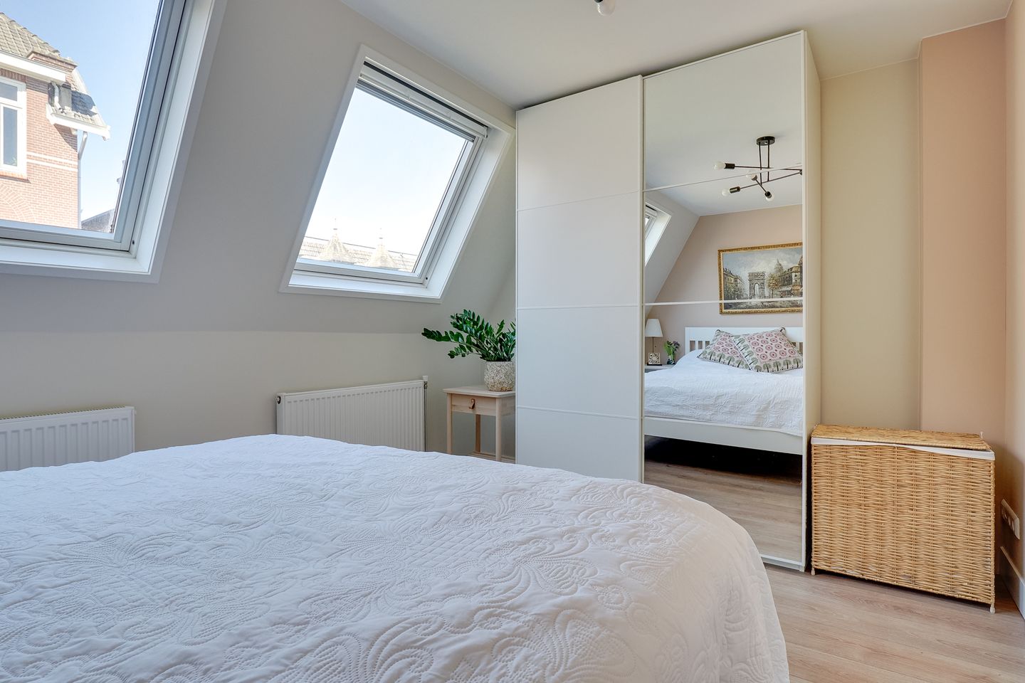 Charming Renovated Family Home with Garden and Two Bathrooms in Tuinwijk-West — 33