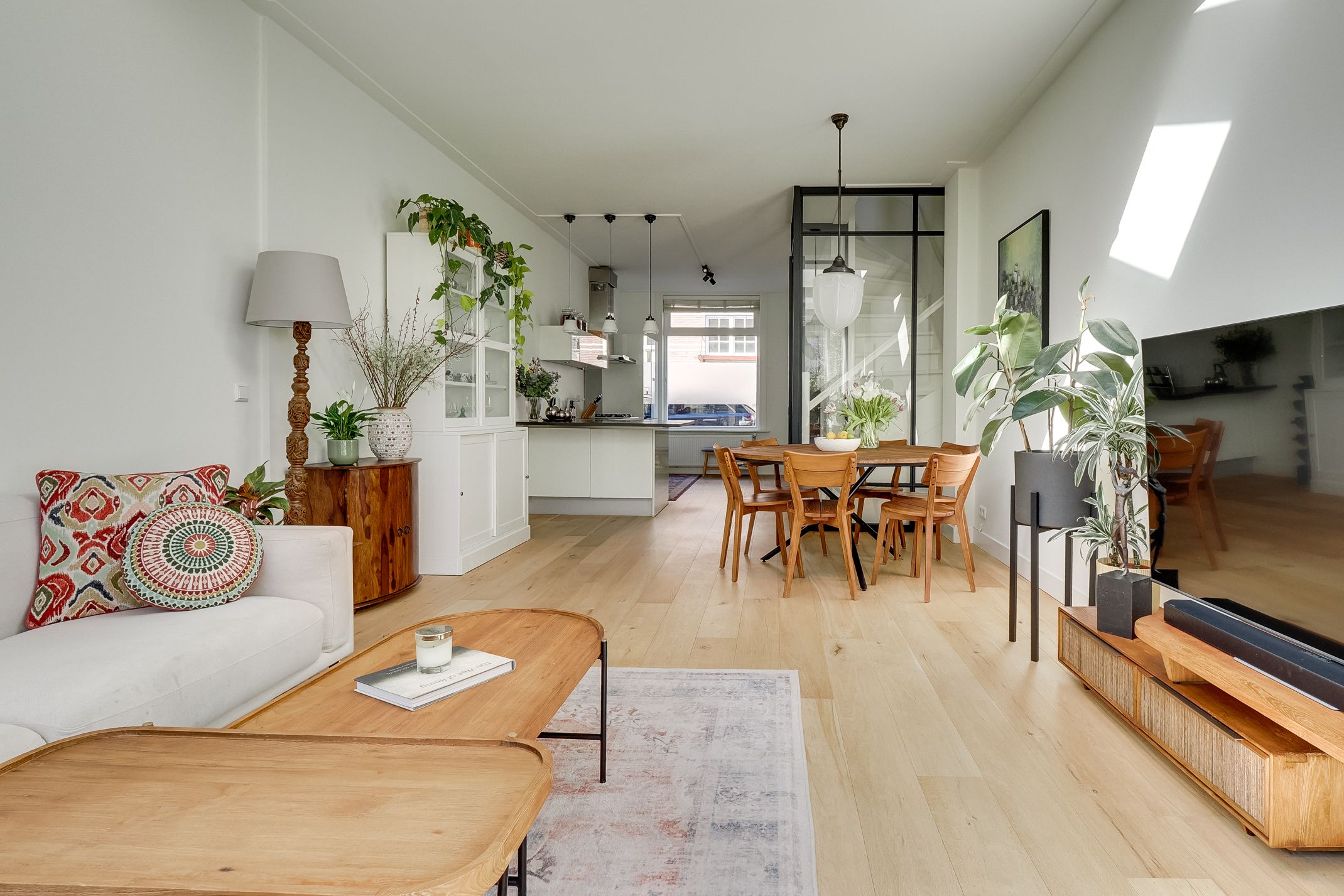 Charming Renovated Family Home with Garden and Two Bathrooms in Tuinwijk-West — 13