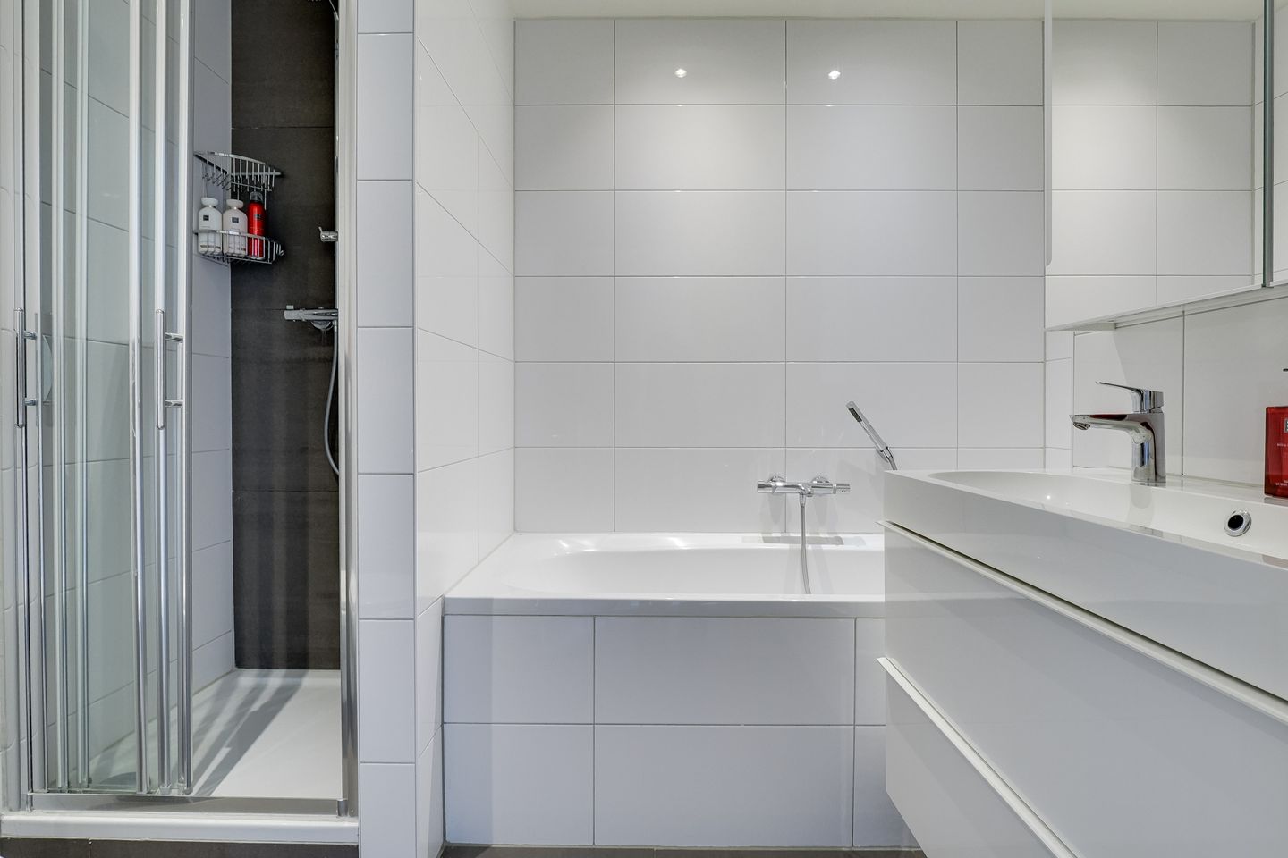 Charming Renovated Family Home with Garden and Two Bathrooms in Tuinwijk-West — 23