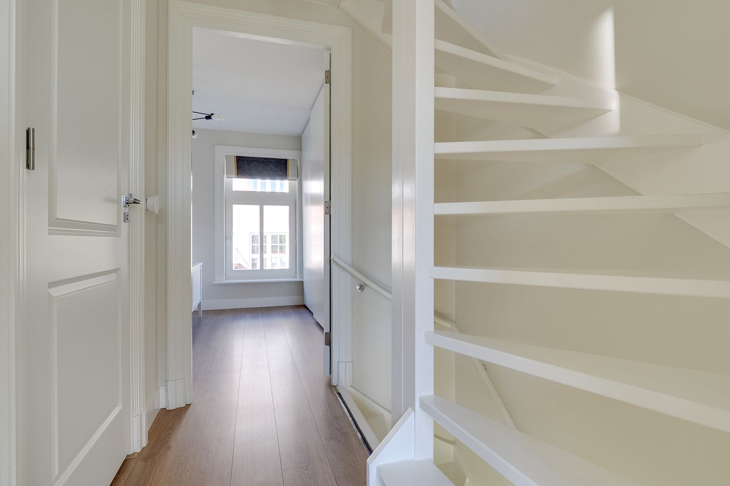 Charming Renovated Family Home with Garden and Two Bathrooms in Tuinwijk-West — 18