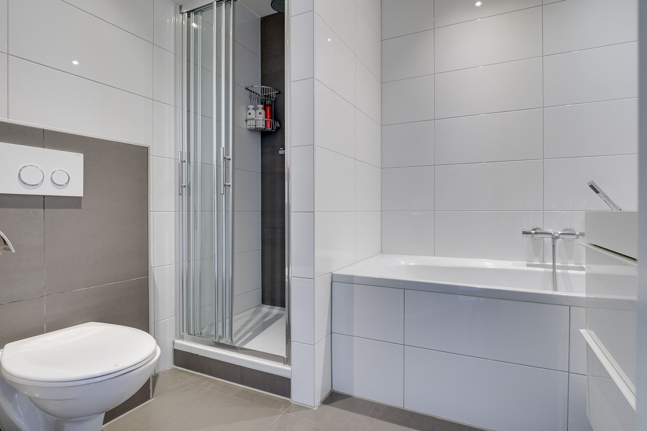 Charming Renovated Family Home with Garden and Two Bathrooms in Tuinwijk-West — 22