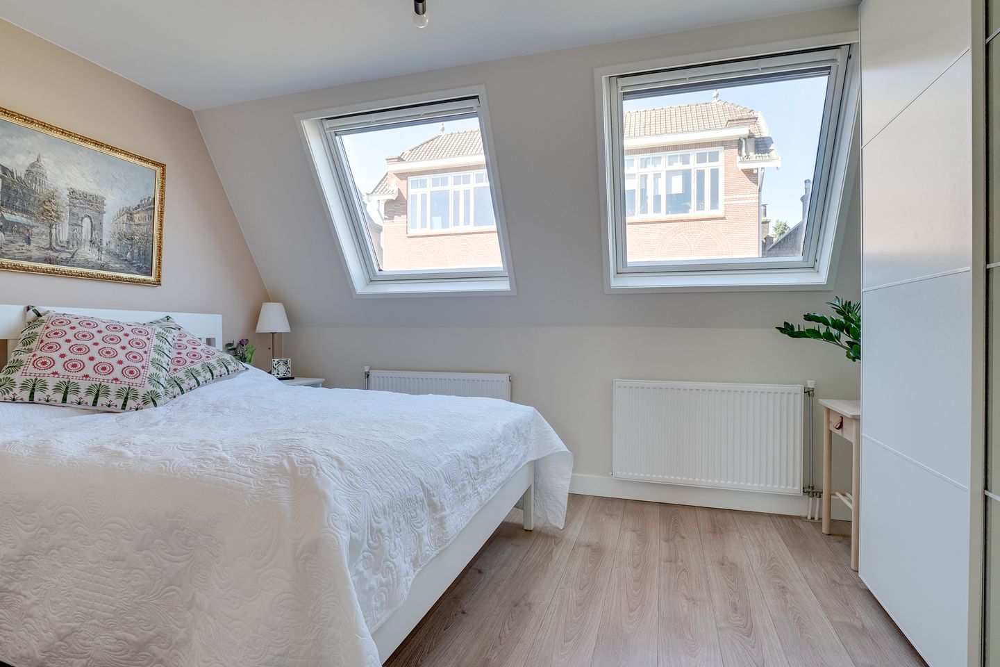 Charming Renovated Family Home with Garden and Two Bathrooms in Tuinwijk-West — 32