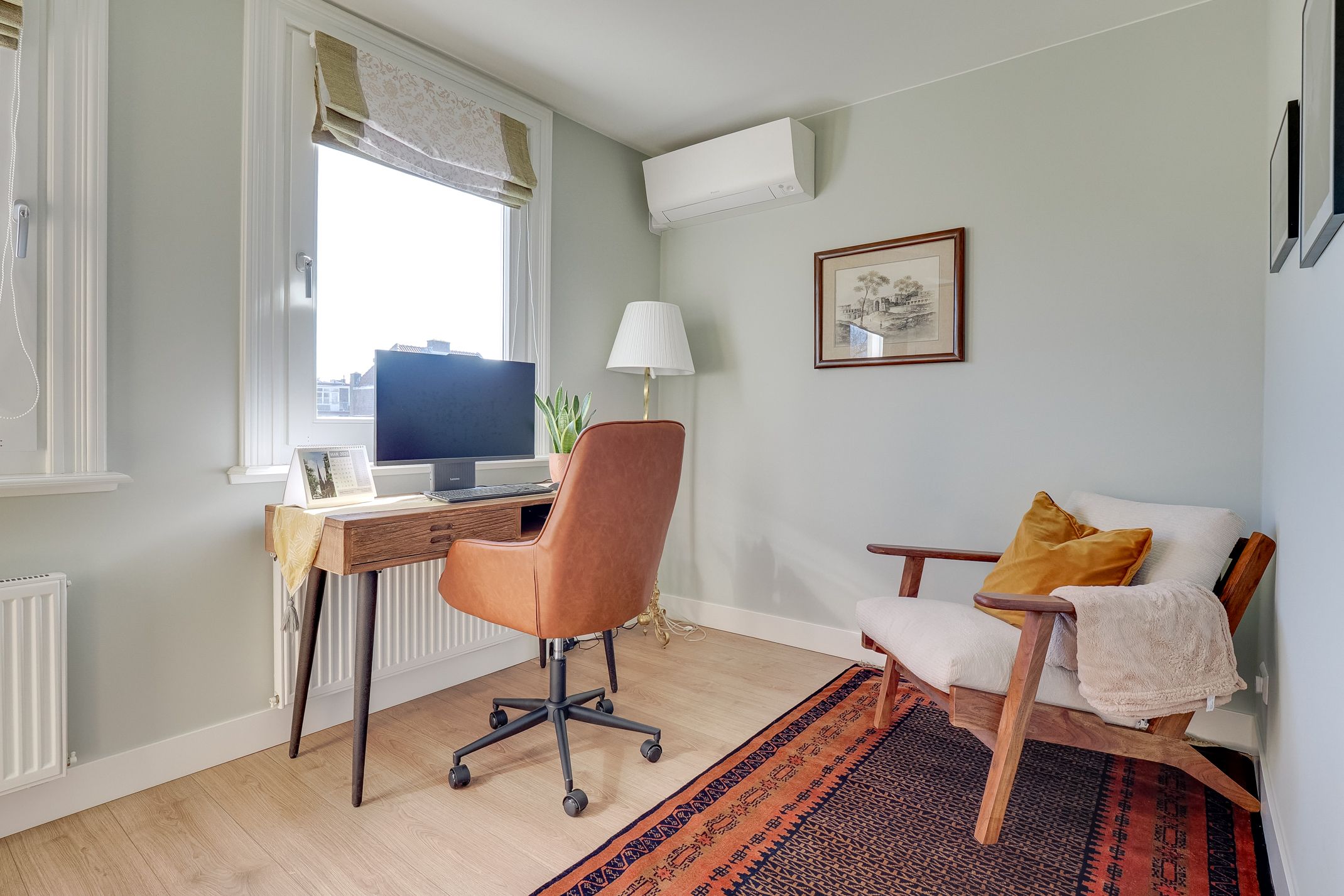 Charming Renovated Family Home with Garden and Two Bathrooms in Tuinwijk-West — 37