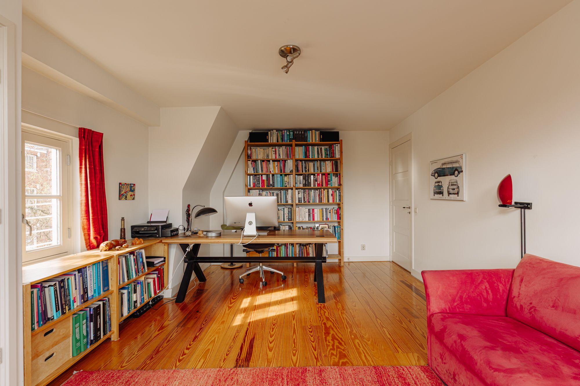 Character Corner House in Watergraafsmeer with Seven Bedrooms and Spacious Garden — 20
