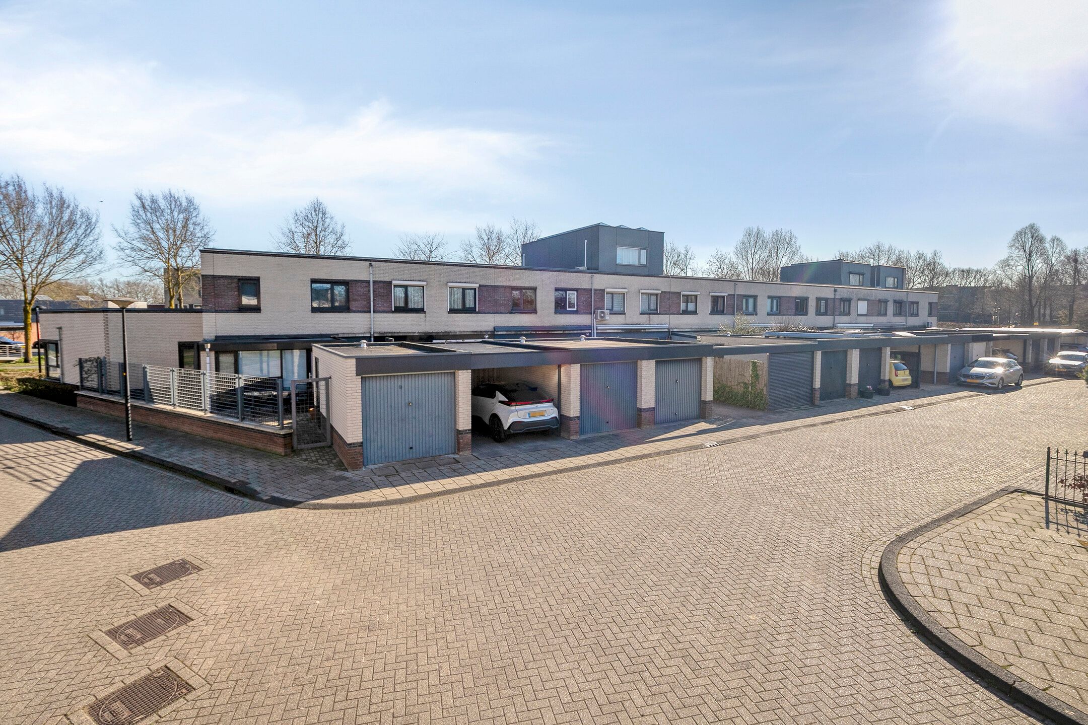 Charming terraced house with sunny garden and garage in Vijfhoek Deventer — 35