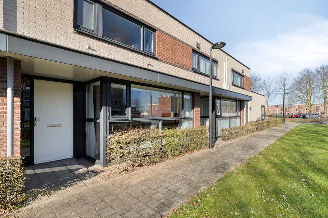 Charming terraced house with sunny garden and garage in Vijfhoek Deventer — 36
